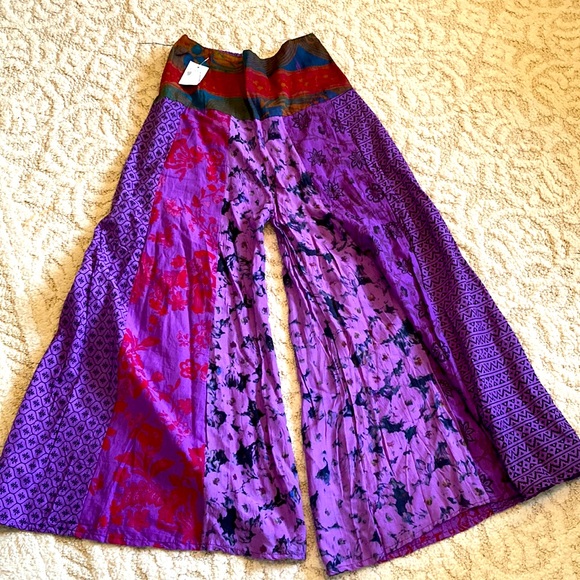 NWT 💯 % cotton beautiful vibrant print Palazzo pants. Pull up style - Picture 2 of 6